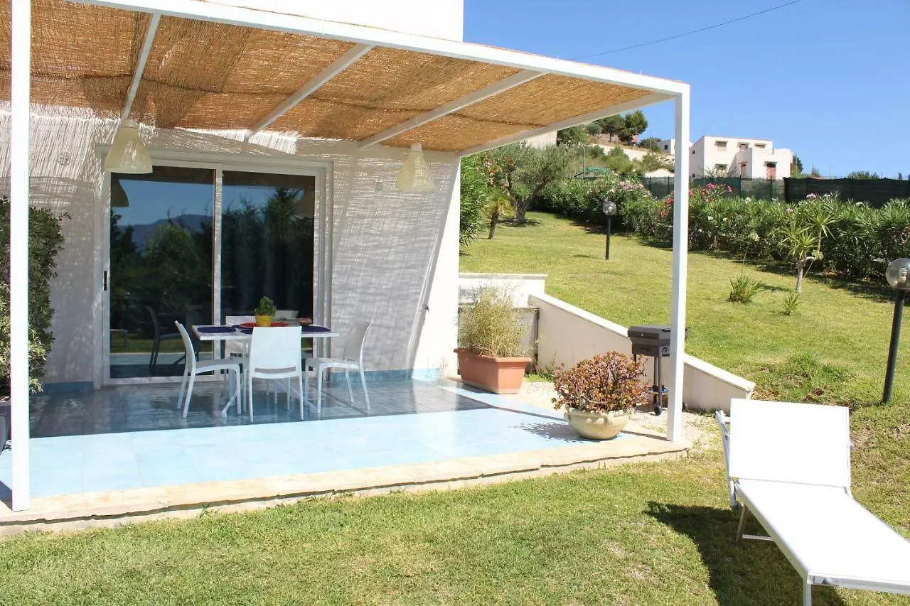 Isola Del Sole, Appartamenti Con Piscina Balestrate 0*,  Italien